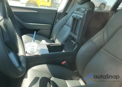 2024 Tesla Model Y z USA, uszkodzony, nr VIN 7SAYGDEF5RA287661